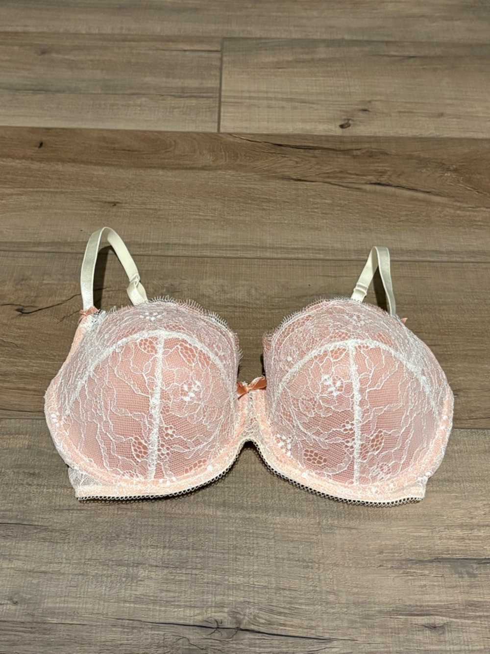 B.tempted lace bow underwire bra pink & Ivory size 32DD